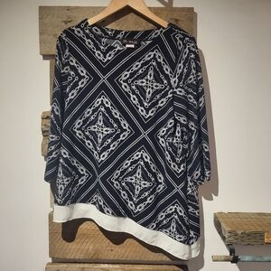 Vin Rouge Canadian Brand🇨🇦 Navy and White Geometric Top With White Bottom.